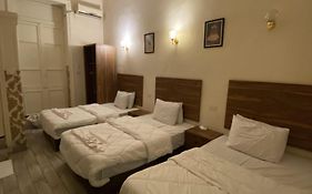 Hello World Hotel